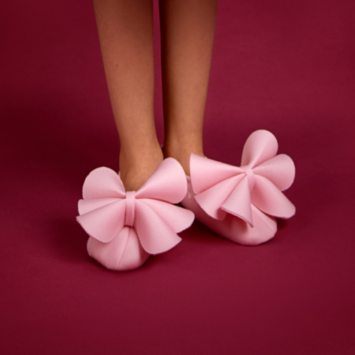 Bow pink slippers